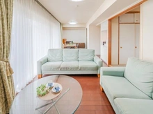 【兵庫県/神戸市東灘区住吉東町】ステイツ住吉川グレイスコート リビング・ダイニング：約15.3帖の横長リビングです