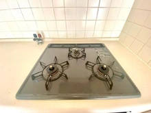 【兵庫県/神戸市東灘区本山南町】本山南パークマンション キッチン：三口コンロ