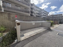 【兵庫県/神戸市東灘区森北町】甲南コーポラス 敷地内