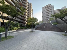 【兵庫県/神戸市東灘区魚崎南町】コスモシティ住吉川公園 B棟 敷地内
