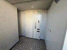 【兵庫県/神戸市東灘区向洋町中】RICイーストコート5番街 141号棟 玄関