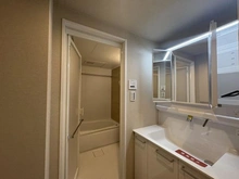 【兵庫県/神戸市灘区岩屋北町】リベール神戸灘壱番館 洗面室