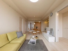 【兵庫県/神戸市東灘区住吉東町】住吉川リバーサイドフォーラム リビング・ダイニング：※家具調度品等は販売価格に含まれません。
（右）洋室