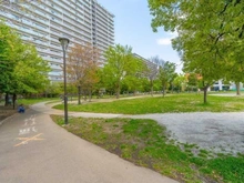 【東京都/足立区西新井栄町】ザ・ステージオガーデンフロントタワー  西新井さかえ公園（現地より約10m）