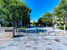 【東京都/足立区梅田】プラウドシティ梅島 梅島公園（現地より約10m）：マンション直通の出入口あり