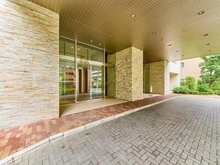 【東京都/江戸川区西葛西】レジデントプレイス西葛西 エントランス：ホテルライクなエントランスが出迎えます