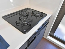 【千葉県/浦安市北栄】レクセルガーデン浦安 キッチン：三口コンロ