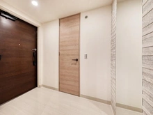 【千葉県/浦安市高洲】ザ・パークハウス新浦安マリンヴィラ テラスプラザ 玄関：シューズインクローゼット付きの玄関