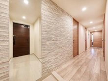 【千葉県/浦安市高洲】ザ・パークハウス新浦安マリンヴィラ テラスプラザ 玄関：分譲時オプションで姿見とエコカラットを施しております