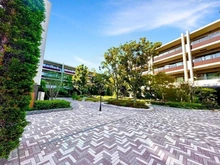 【千葉県/浦安市高洲】ザ・パークハウス新浦安マリンヴィラ テラスプラザ 共用部：南国風の樹木を中心に構成された植栽計画（※時期により異なる場合あり）