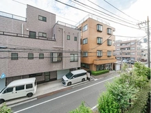 【東京都/江戸川区船堀】ゼルクハウス船堀 眺望：眼下には敷地内の植栽も見られる眺望