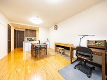 【東京都/江戸川区船堀】ゼルクハウス船堀 リビング・ダイニング：奥側にカウンターキッチンを望みます