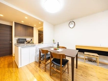 【東京都/江戸川区船堀】ゼルクハウス船堀 リビング・ダイニング：カウンターキッチンからリビングを見渡せます