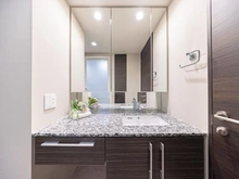 【東京都/江戸川区船堀】ゼルクハウス船堀 洗面室：裏面収納付き三面鏡