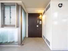 【東京都/江戸川区船堀】ゼルクハウス船堀 玄関：共用廊下から1本入る位置に玄関があります