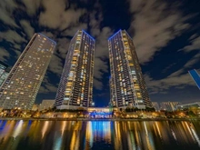 【東京都/中央区晴海】DEUX　TOURS　CANAL＆SPA　EAST　ドゥトゥール 外観：左側（写真中央）：イーストタワー　右側：ウエストタワー