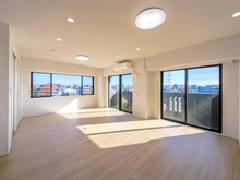 【東京都/江戸川区西葛西】ナイスパークフロンテージ西葛西 リビング・ダイニング：20.2帖、南・東の二面採光