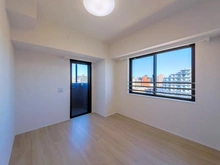 【東京都/江戸川区西葛西】ナイスパークフロンテージ西葛西 洋室：北側6.0帖、バルコニー付き