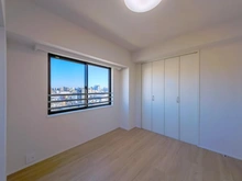 【東京都/江戸川区西葛西】ナイスパークフロンテージ西葛西 洋室：朝日を感じられる東向きの窓付き