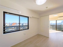 【東京都/江戸川区西葛西】ナイスパークフロンテージ西葛西 洋室：リビング横4.5帖の洋室はスライドドアで開閉可能