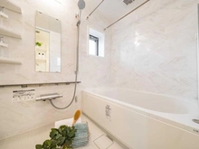 【東京都/江戸川区西葛西】ゼファー西葛西 浴室：白を基調とした浴室