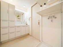 【東京都/江戸川区西葛西】ゼファー西葛西 洗面所：収納スペースを多数備えた洗面所