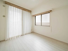 【東京都/江戸川区西葛西】ゼファー西葛西 洋室：2面採光のリビング横(約5.2帖)