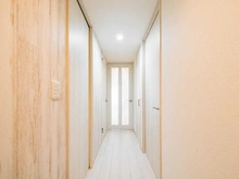 【東京都/江戸川区西葛西】ゼファー西葛西 廊下：各所にアクセントを施したクロス