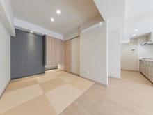 【東京都/江戸川区西葛西】コンドミニアム葛西 リビング・ダイニング：リビング横の畳スペース