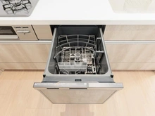 【東京都/江戸川区西葛西】コンドミニアム葛西 キッチン：食洗機付きのシステムキッチン