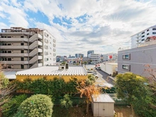 【東京都/江戸川区西葛西】コンドミニアム葛西 眺望：お部屋の前面に眺望を遮る建物が無いため、眺望良好です