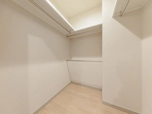 【東京都/江戸川区西葛西】コンドミニアム葛西 収納：6.0帖の洋室に付設するウォークインクローゼット