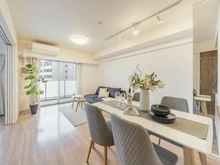 【埼玉県/さいたま市浦和区前地】プラウドシティ浦和 エアリーコート LDK：※家具・調度品は販売価格に含まれておりません
（左）洋室