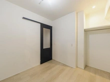 【埼玉県/さいたま市浦和区前地】プラウドシティ浦和 エアリーコート サービスルーム（納戸）