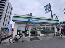 【埼玉県/戸田市大字上戸田】ライオンズマンション上戸田 ファミリーマート　戸田駅東口店（現地より約610m）