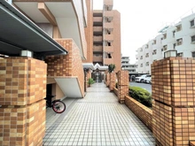 【神奈川県/横浜市鶴見区鶴見中央】ライオンズマンション鶴見中央 アプローチ