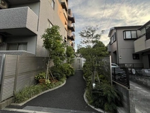 【埼玉県/さいたま市桜区西堀】グローベル　ザ・中浦和　日向ノ杜 アプローチ