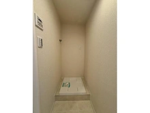 【埼玉県/戸田市南町】グランパサージュ戸田公園 洗面室：洗濯機置場