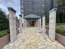 【埼玉県/戸田市南町】グランパサージュ戸田公園 エントランス：大規模修繕中