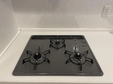 【埼玉県/戸田市本町】コスモ戸田公園グレイスフォルム ダイニングキッチン：三口コンロ