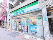 【東京都/板橋区板橋】マイキャッスル板橋 ファミリーマート 　板橋駅西口店（現地より約180m）