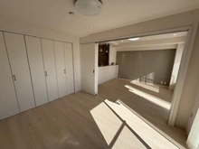 【埼玉県/さいたま市中央区鈴谷】ライオンズマンション与野本町第5 洋室：奥：LDK