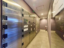 【東京都/世田谷区三軒茶屋】レグノ・スイート三軒茶屋 共用部：メールBOX・宅配BOX