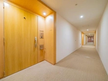 【東京都/江東区豊洲】スカイズタワー＆ガーデン 玄関：内廊下設計のマンションです