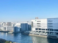 【東京都/江東区豊洲】THE TOYOSU TOWER　ザ・トヨスタワー 眺望：スカイツリーと運河を望む
※ズームなし