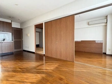 【神奈川県/横浜市鶴見区栄町通】アーバンヒルズ鶴見 リビング・ダイニング：右：洋室