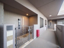 【神奈川県/横浜市鶴見区下末吉】ナイスビューリヨン横濱鶴見 ポーチ