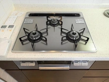 【神奈川県/横浜市鶴見区鶴見中央】イクシア横浜鶴見 キッチン：3口コンロ