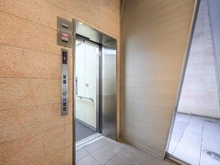【神奈川県/横浜市鶴見区鶴見中央】イクシア横浜鶴見 共用部：エレベーター