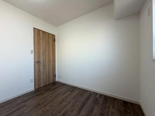 【神奈川県/川崎市川崎区中瀬】エンゼルハイム川崎大師第2 洋室：東側約5.1帖